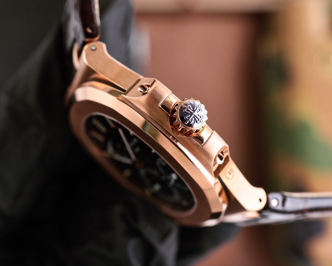 PP Nautilus Gold Leather detail 6