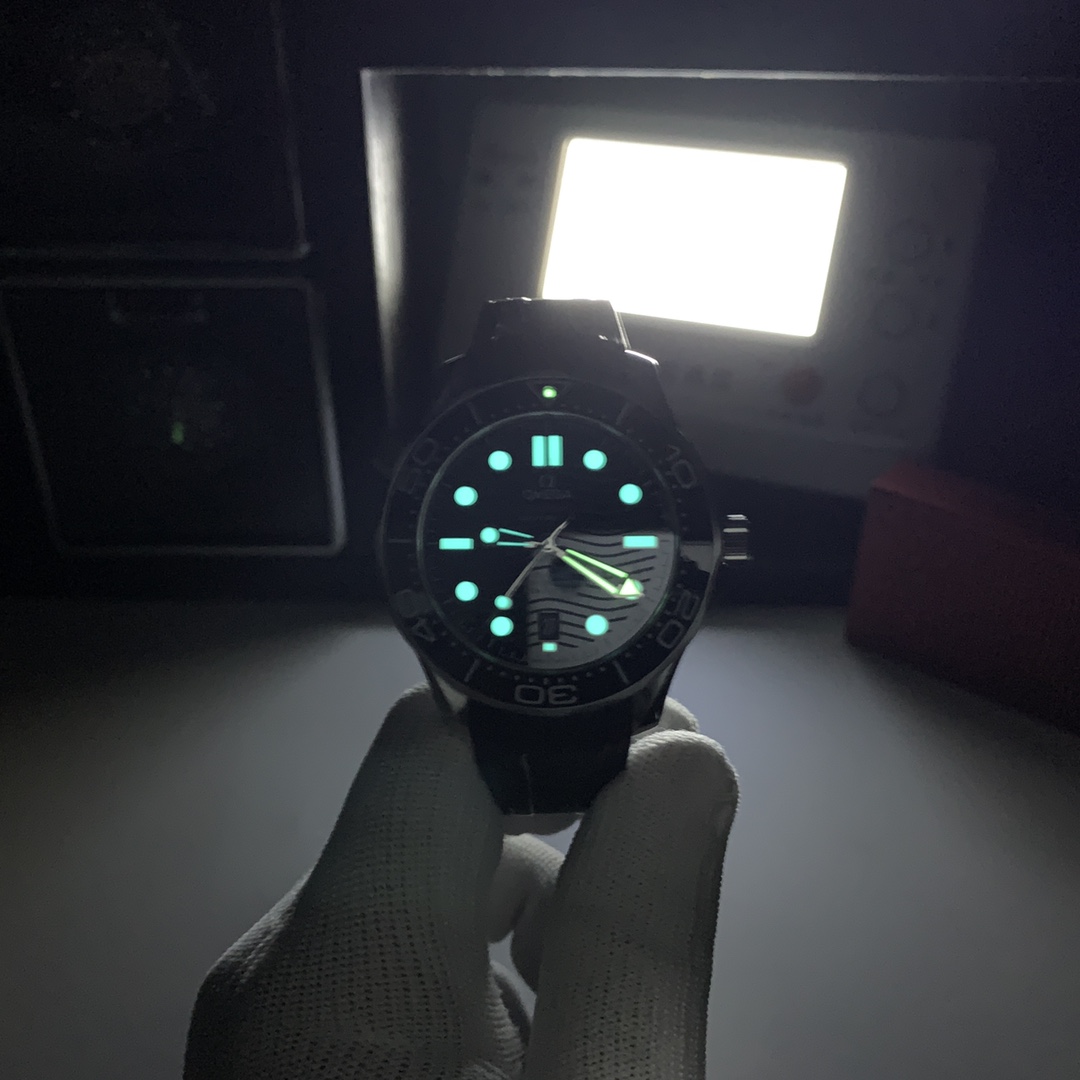 OMG Seamaster Diver 300M 8800 Diver detail 9