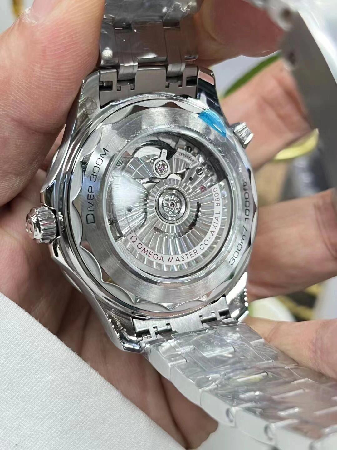 OMG Seamaster Diver 300M 8800 Diver detail 7