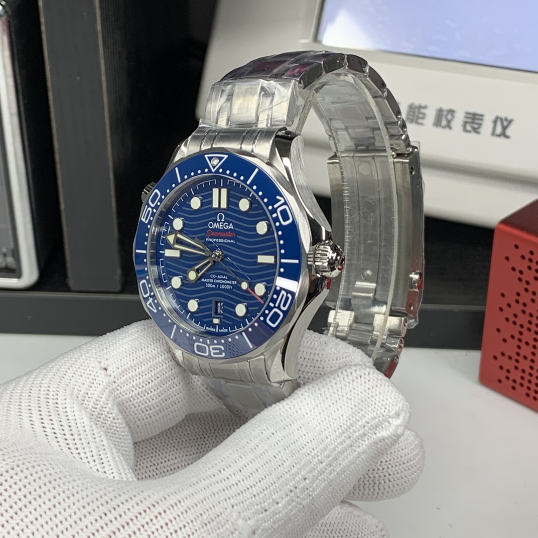 OMG Seamaster Diver 300M 8800 Diver detail 4