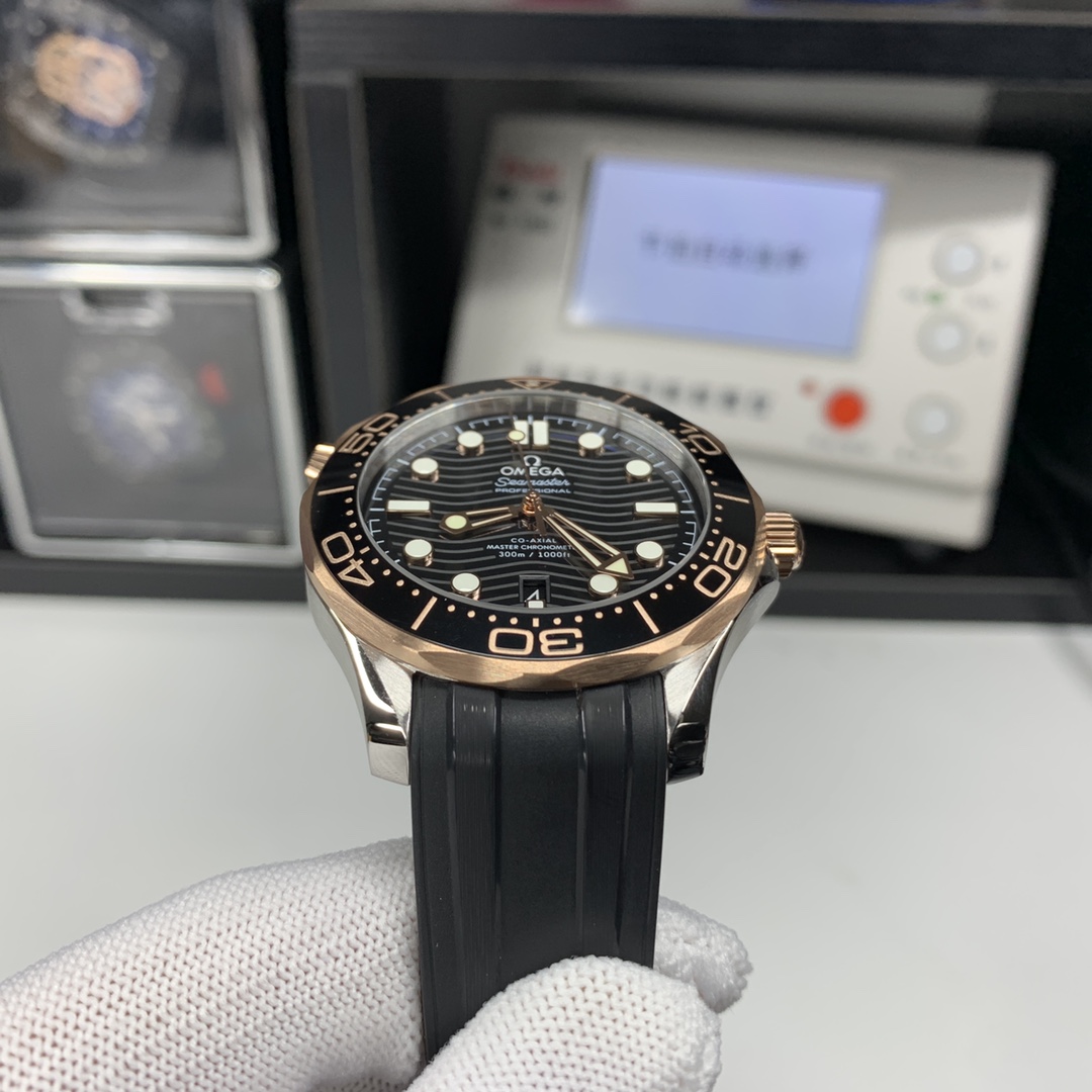 OMG Seamaster Diver 300M 8800 Diver detail 7