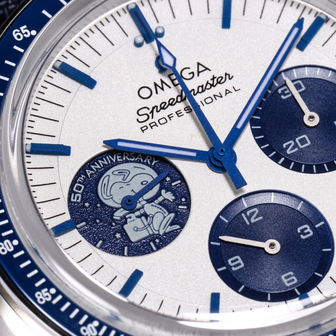 OMG Speedmaster Snoopy detail 6