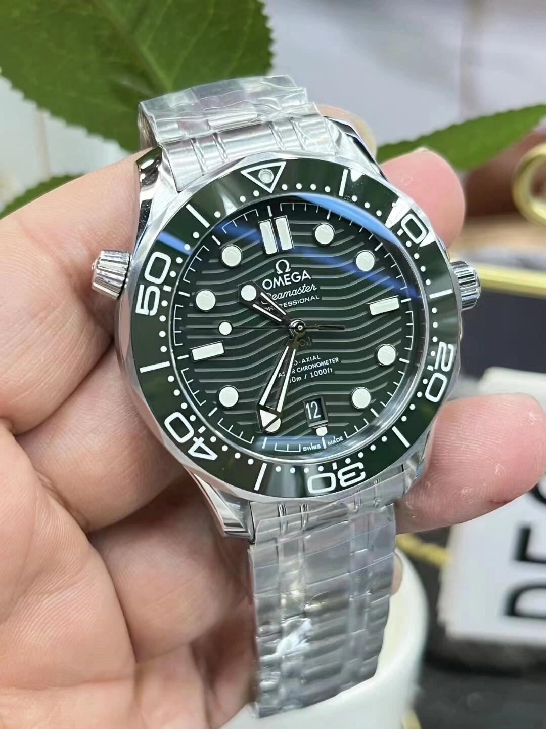 OMG Seamaster Diver 300M 8800 Diver detail 2