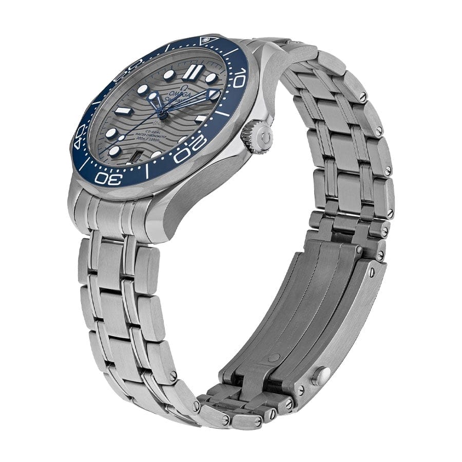OMG Seamaster Diver Steel Grey 007 Dial detail 3