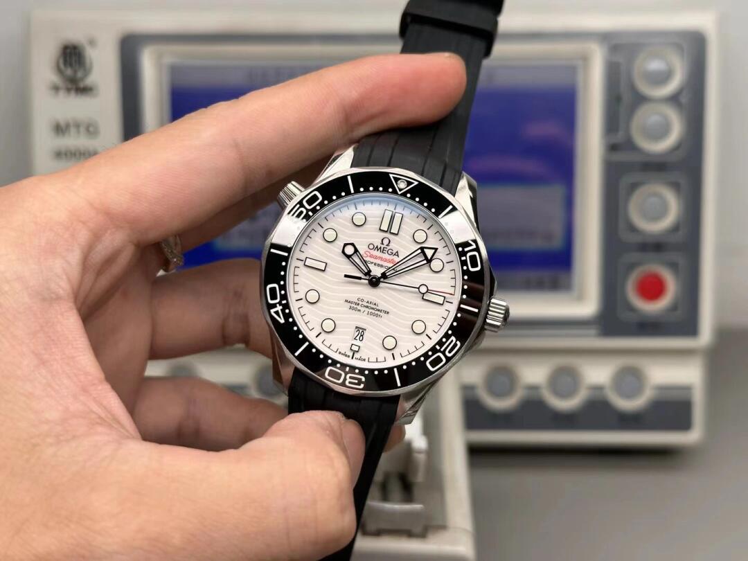 OMG Seamaster Diver 300M 8800 Diver detail 5