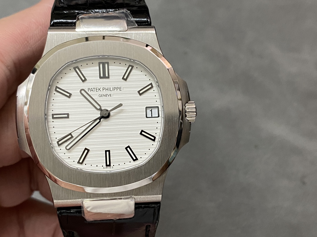 PP Nautilus 5711 White Dial Leather detail 2
