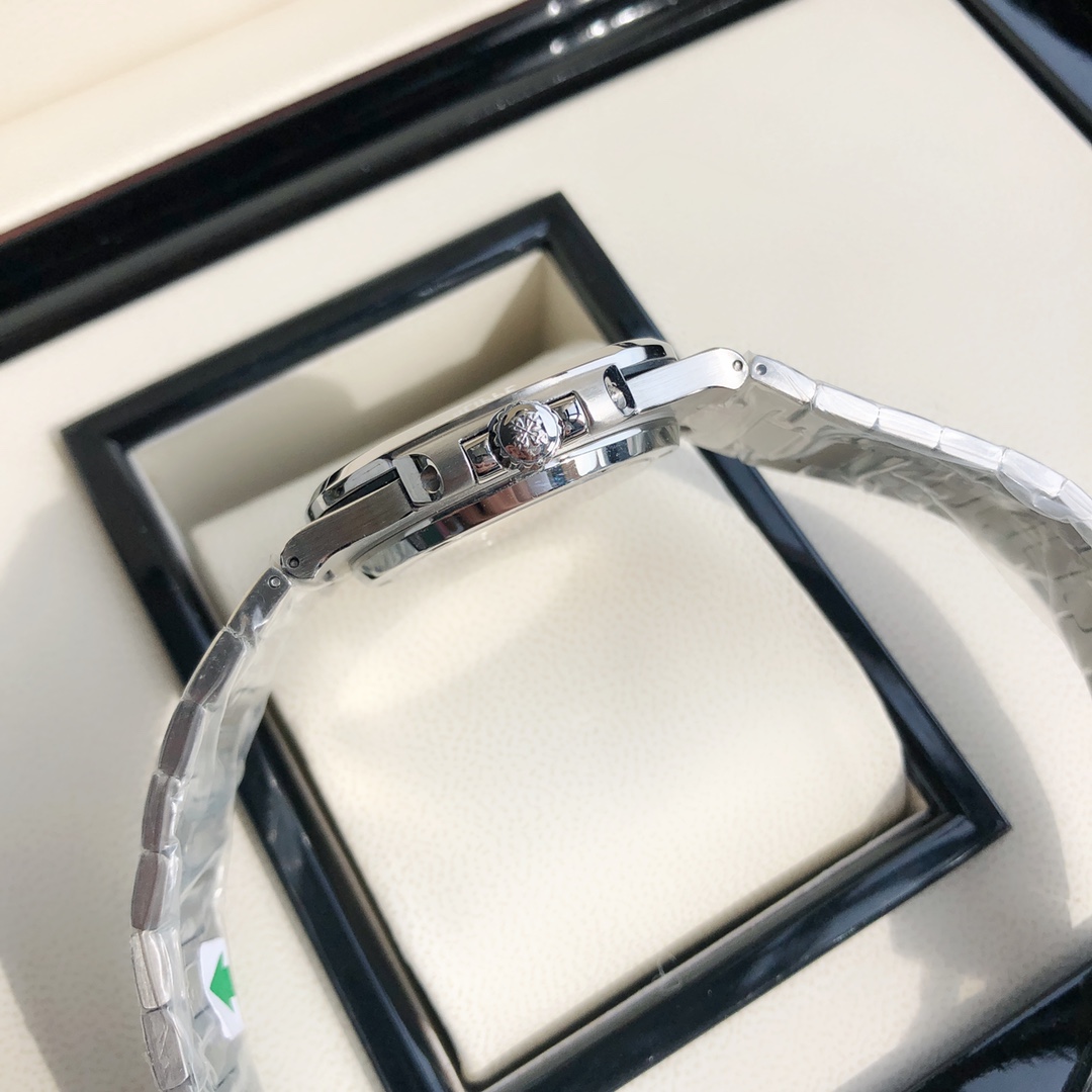 PP Nautilus 5711 White Dial detail 4