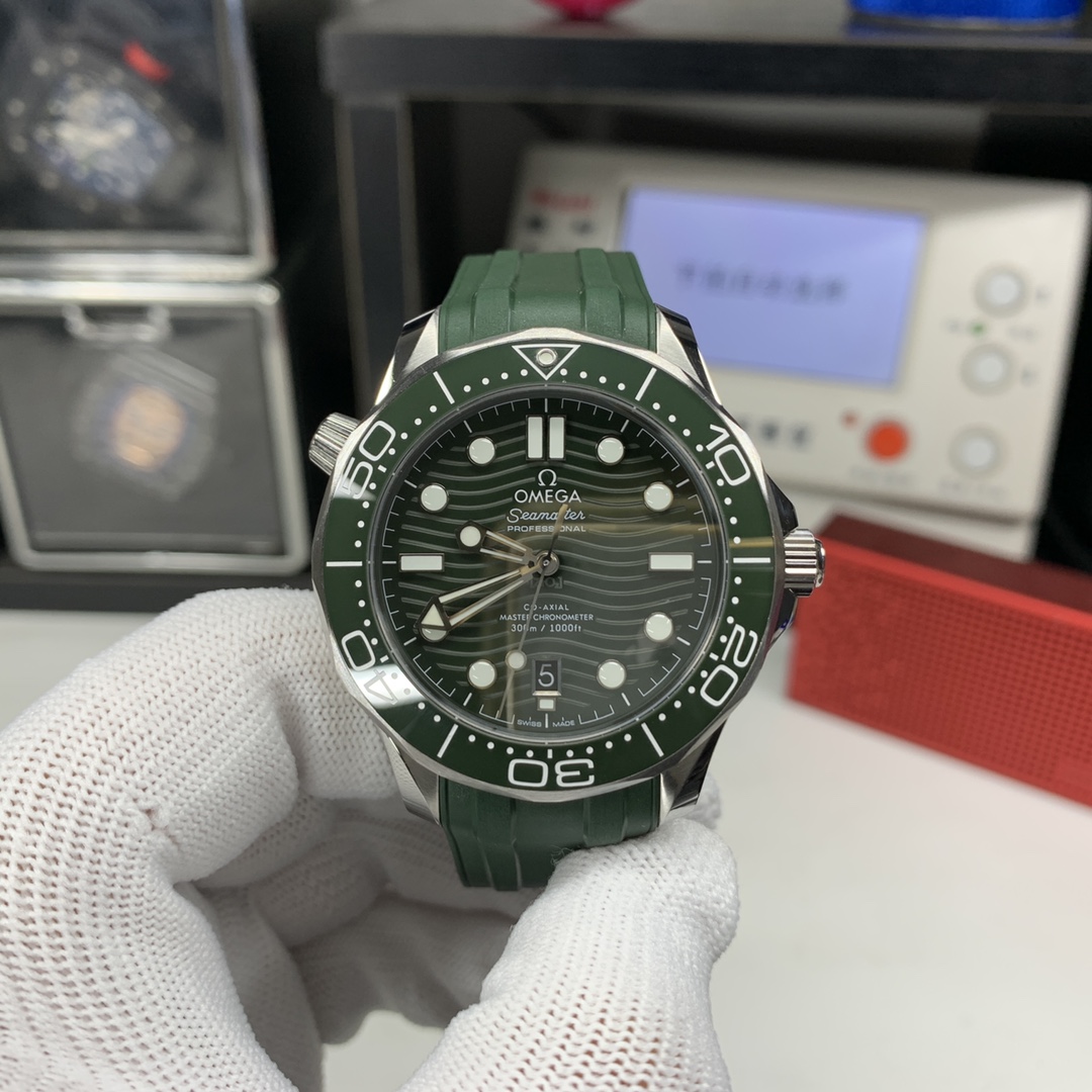 OMG Seamaster Diver 300M 8800 Diver detail 2