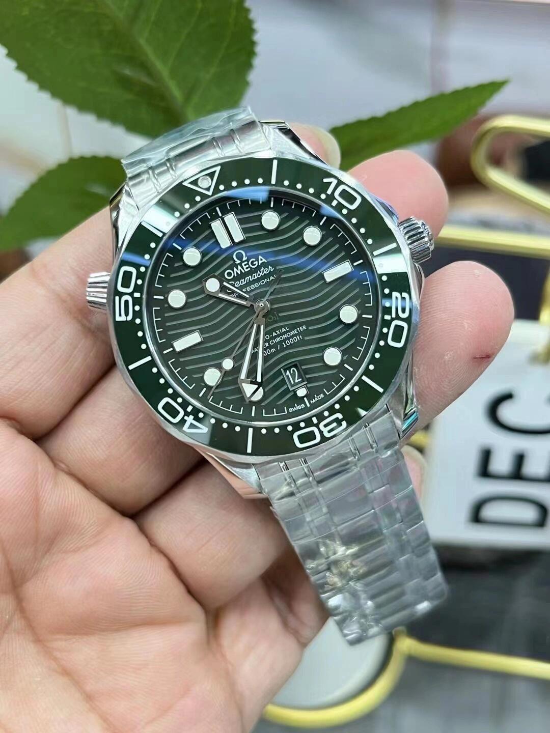 OMG Seamaster Diver 300M 8800 Diver detail 6