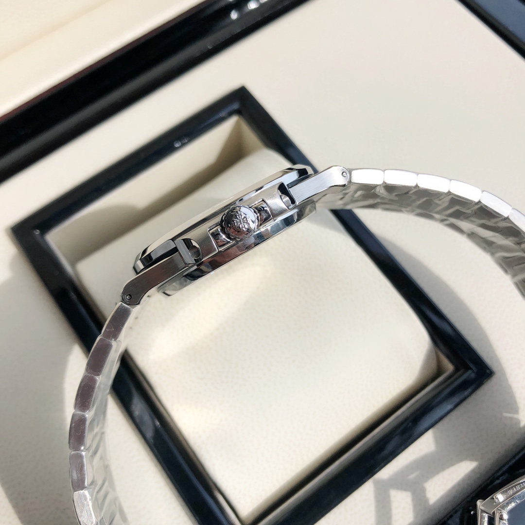 PP Nautilus 5711 Black Dial detail 7