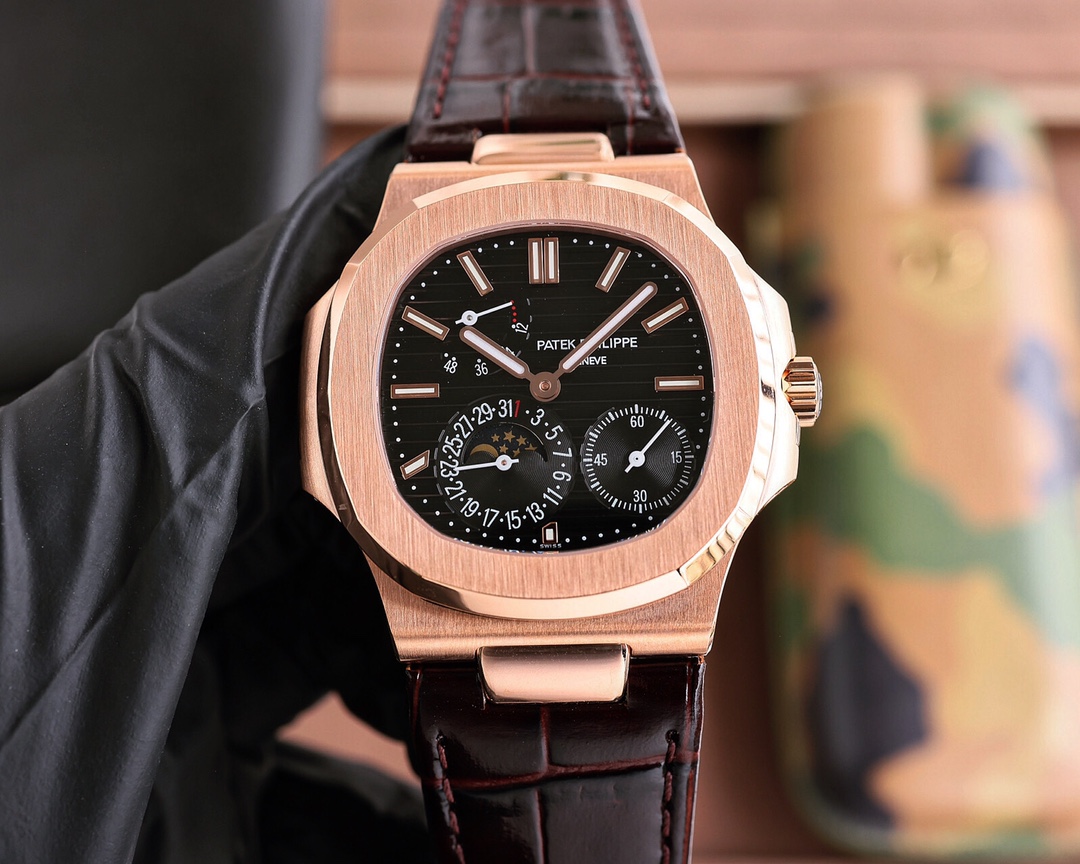 PP Nautilus Gold Leather detail 2