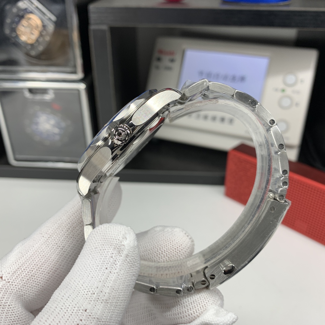 OMG Seamaster Diver 300M 8800 Diver detail 6