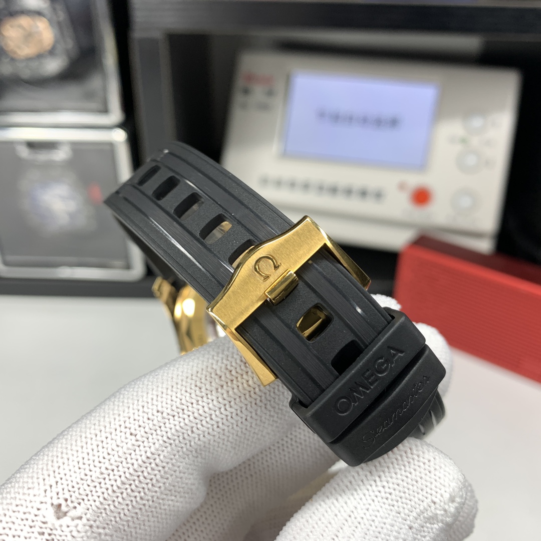 OMG Dive Watch detail 12