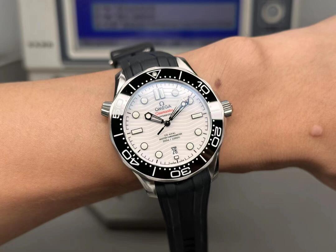 OMG Seamaster Diver 300M 8800 Diver detail 7