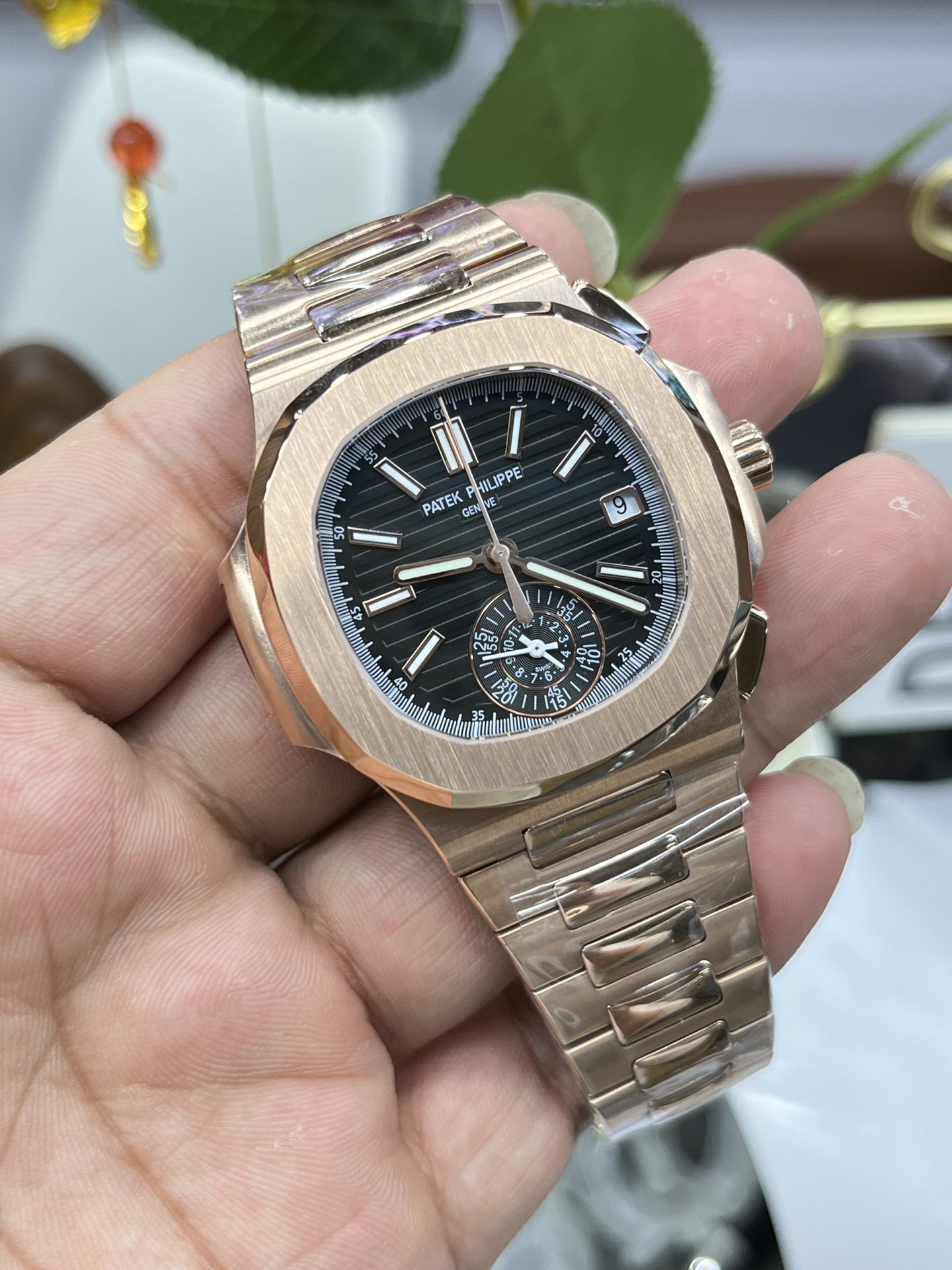 PP Nautilus Brown Dial detail 4