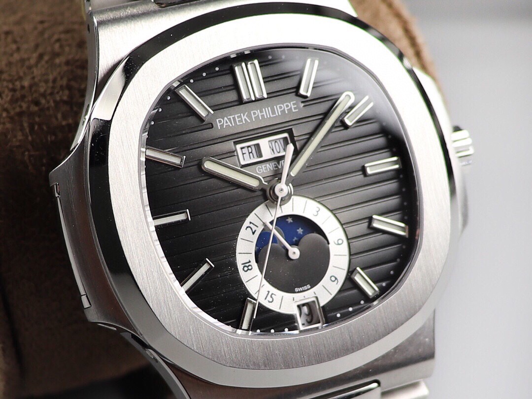 PP Nautilus Black Dial 5726 detail 2