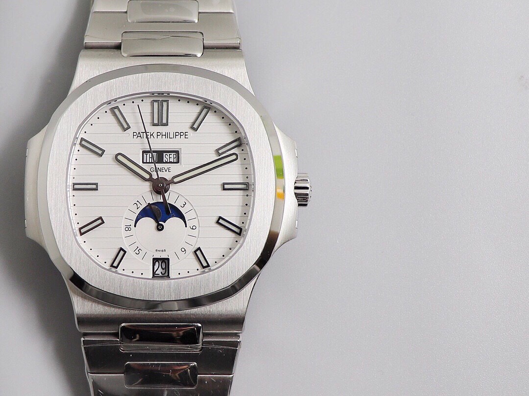 PP Nautilus White Dial 5726 detail 4