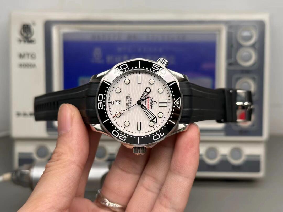 OMG Seamaster Diver 300M 8800 Diver detail 6