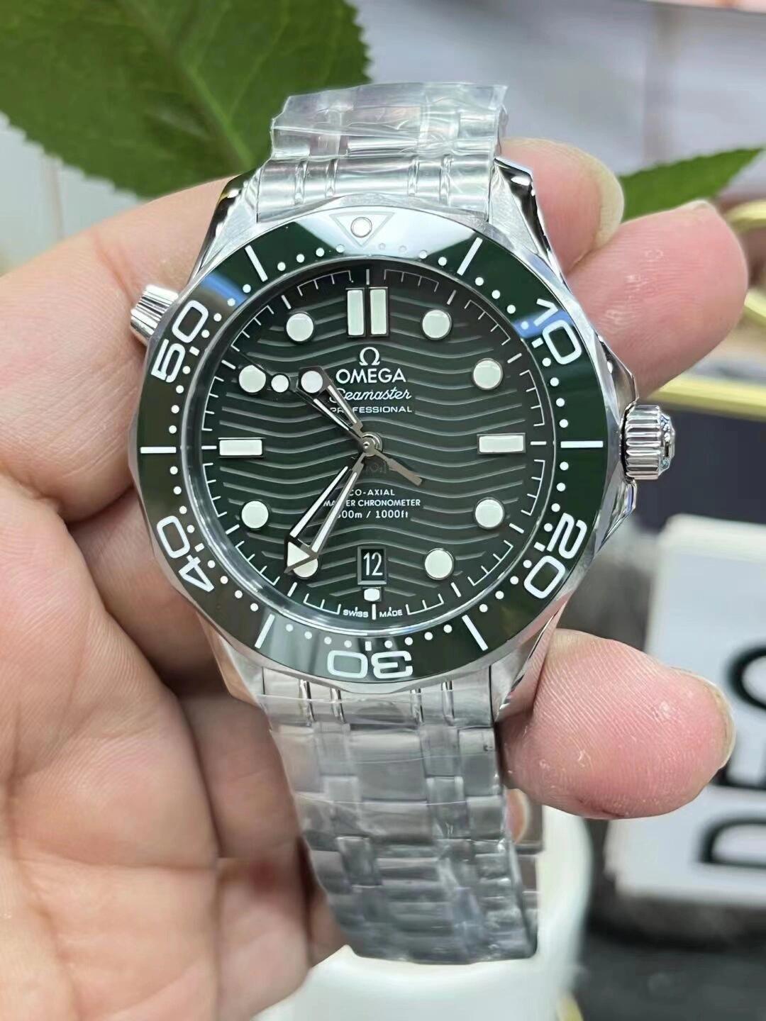 OMG Seamaster Diver 300M 8800 Diver detail 8