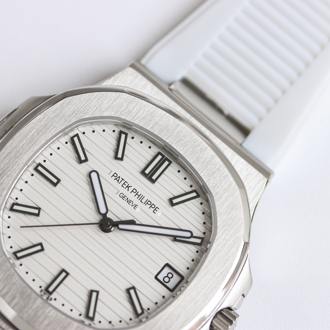 PP Nautilus 5711 White Dial Rubber detail 4