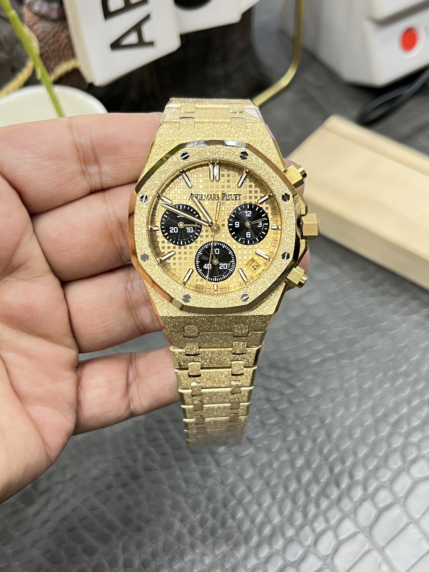 APS Royal Oak Chronograph 26240 detail 3