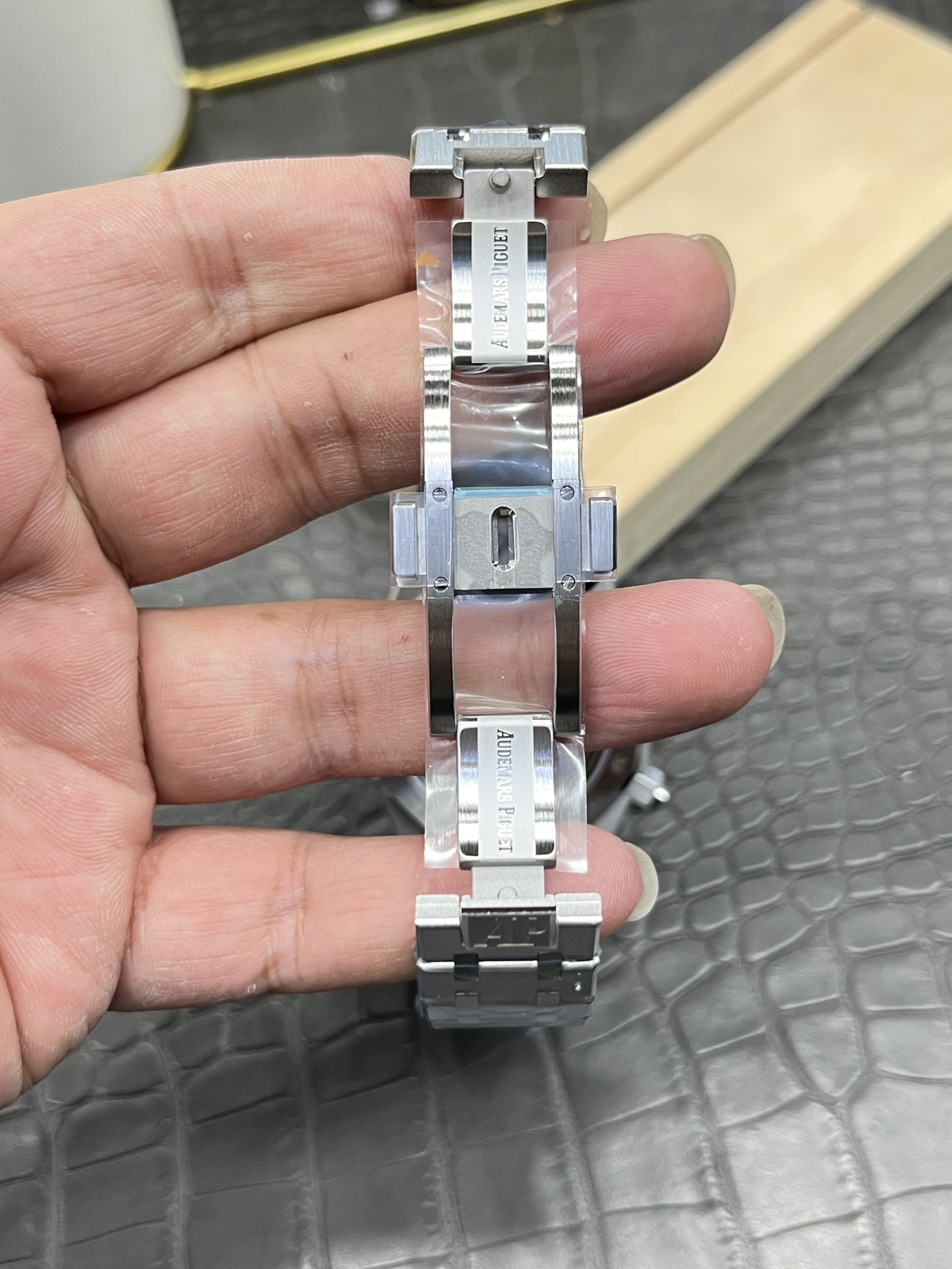 APS Royal Oak Chronograph 26240 detail 2