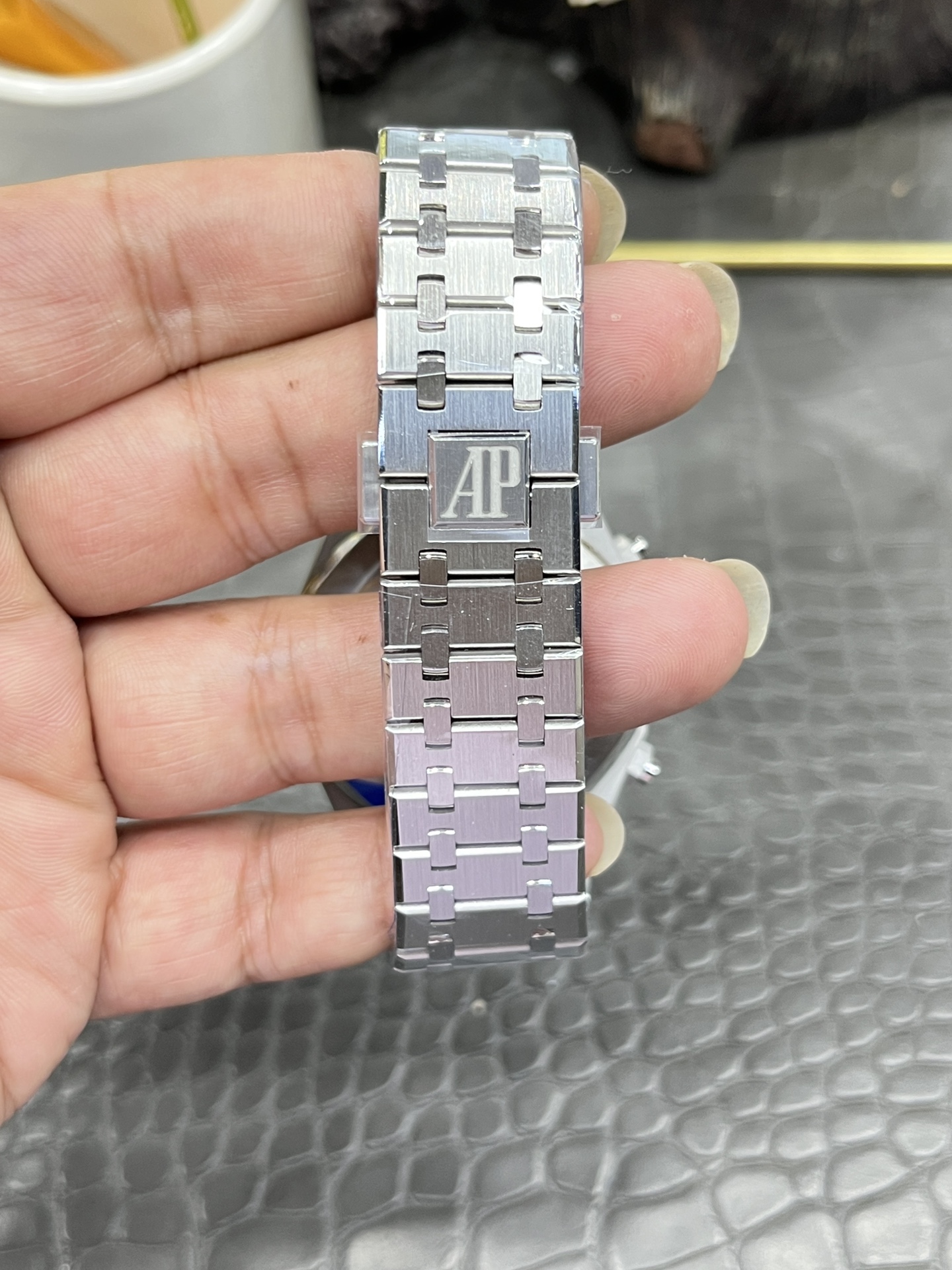 APS Royal Oak Chronograph 26240 detail 9