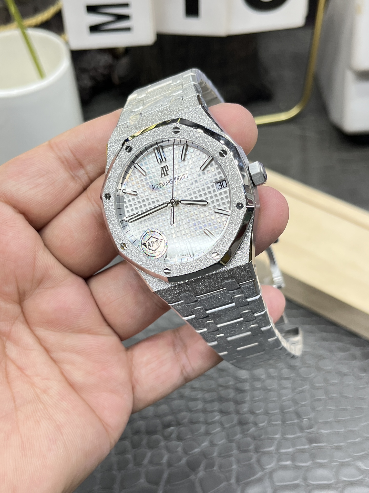 APS Royal Oak 15500 detail 4