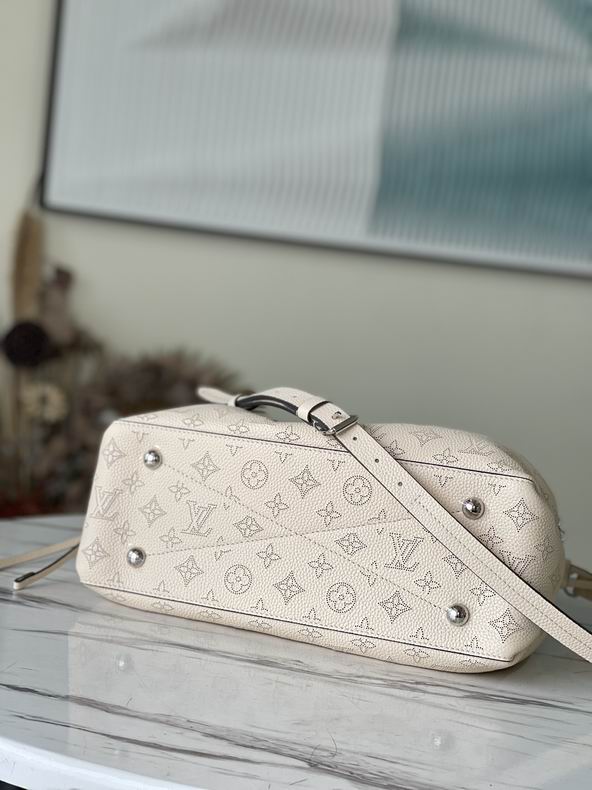 L X V Handbag 23x13x32cm(Multiple colors) detail 13