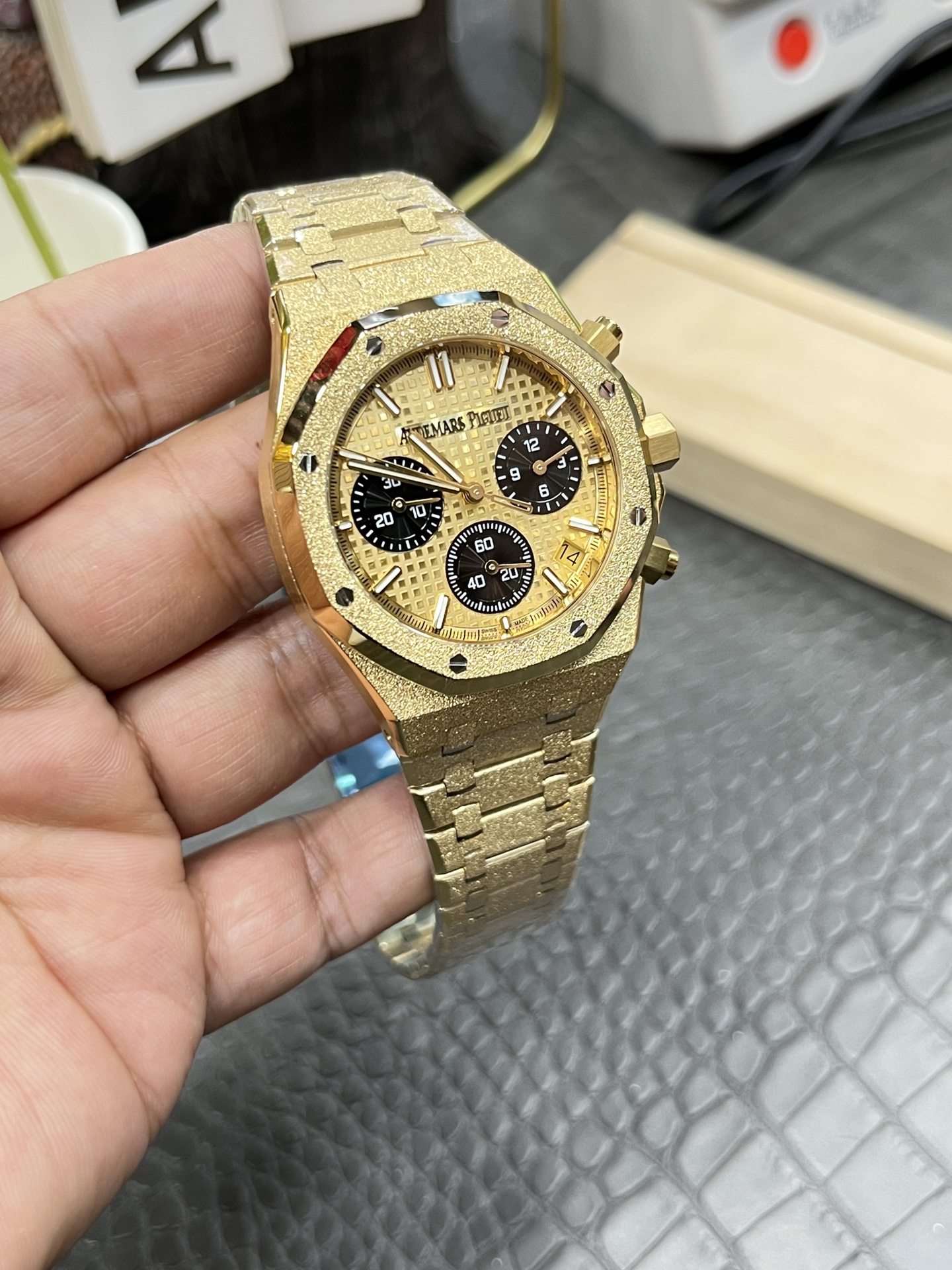 APS Royal Oak Chronograph 26240 detail 4