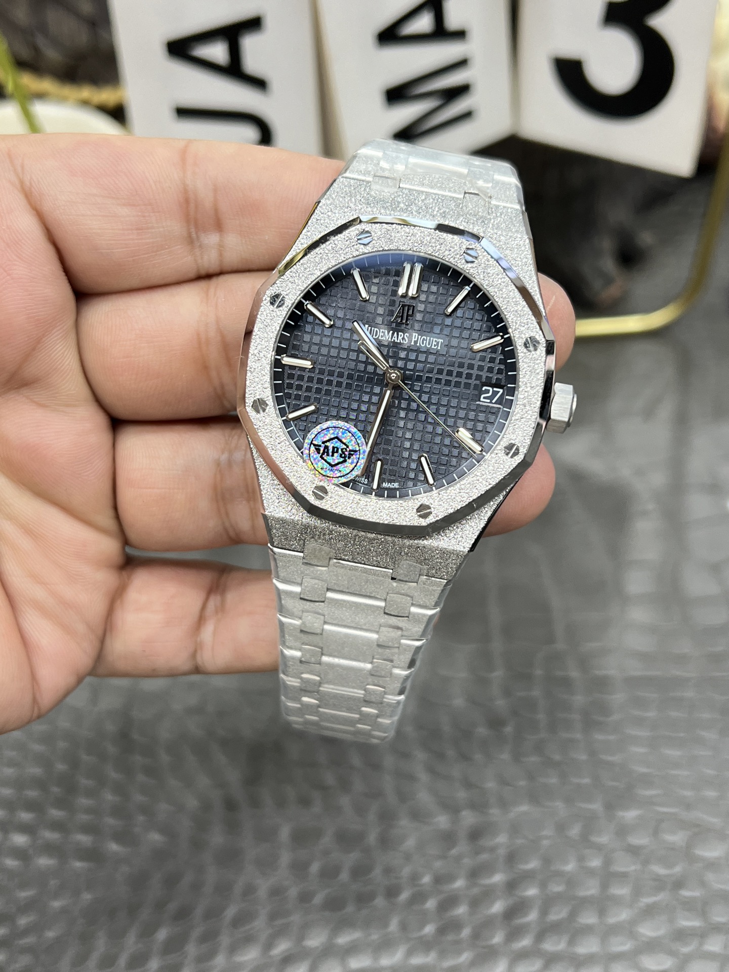 APS Royal Oak 15500 detail 3