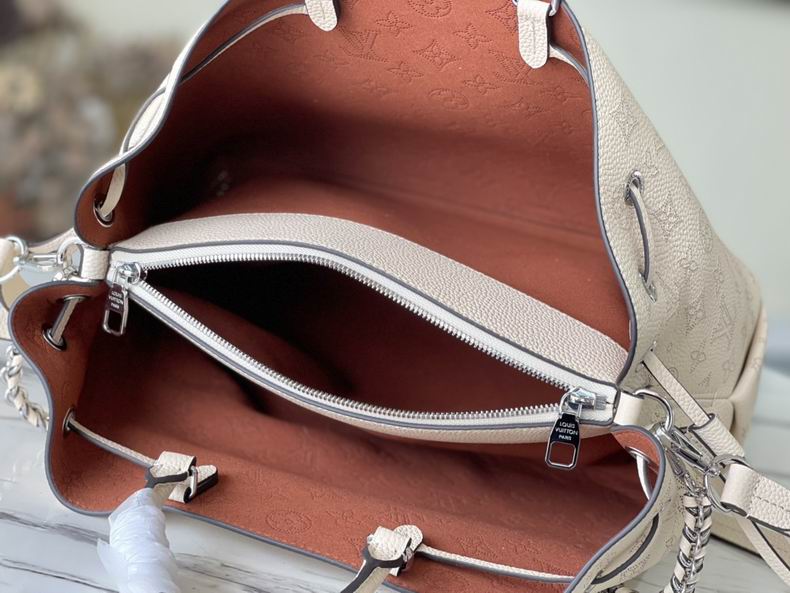 L X V Handbag 23x13x32cm(Multiple colors) detail 17