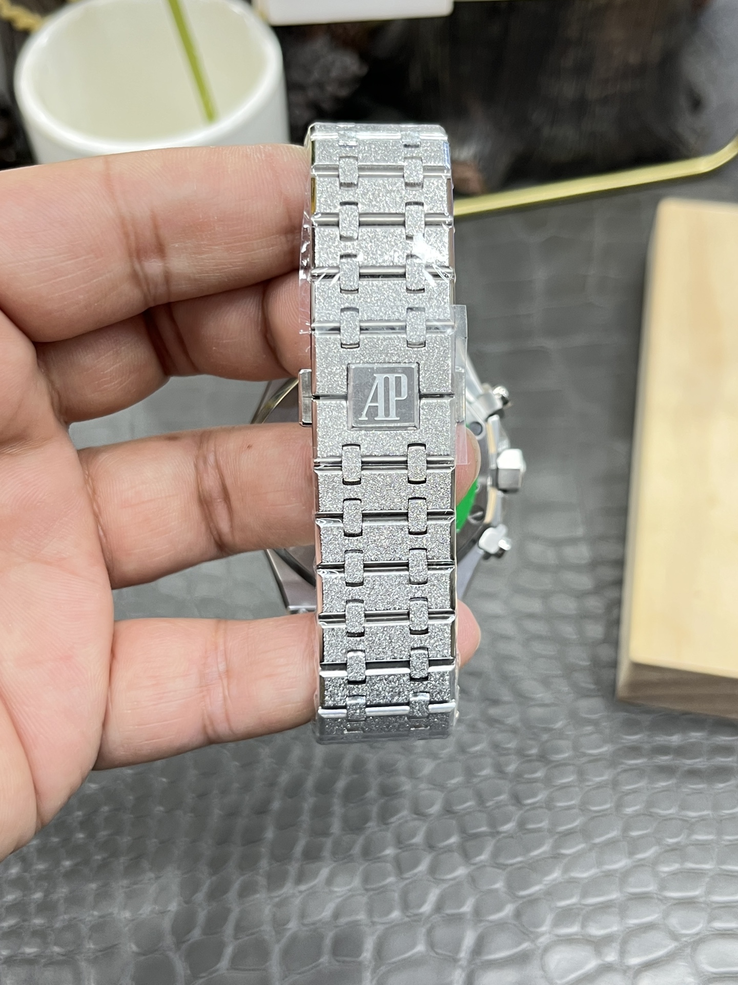 APS Royal Oak Chronograph 26240 detail 4