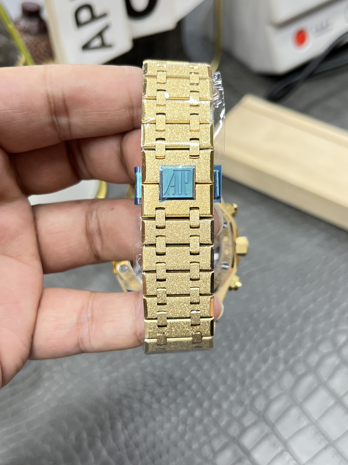 APS Royal Oak Chronograph 26240 detail 8
