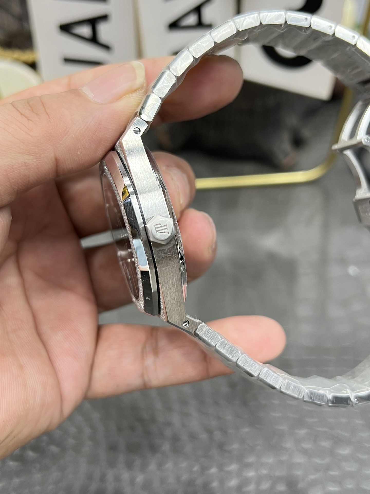 APS Royal Oak 15500 detail 6
