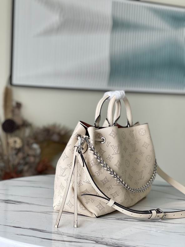L X V Handbag 23x13x32cm(Multiple colors) detail 12