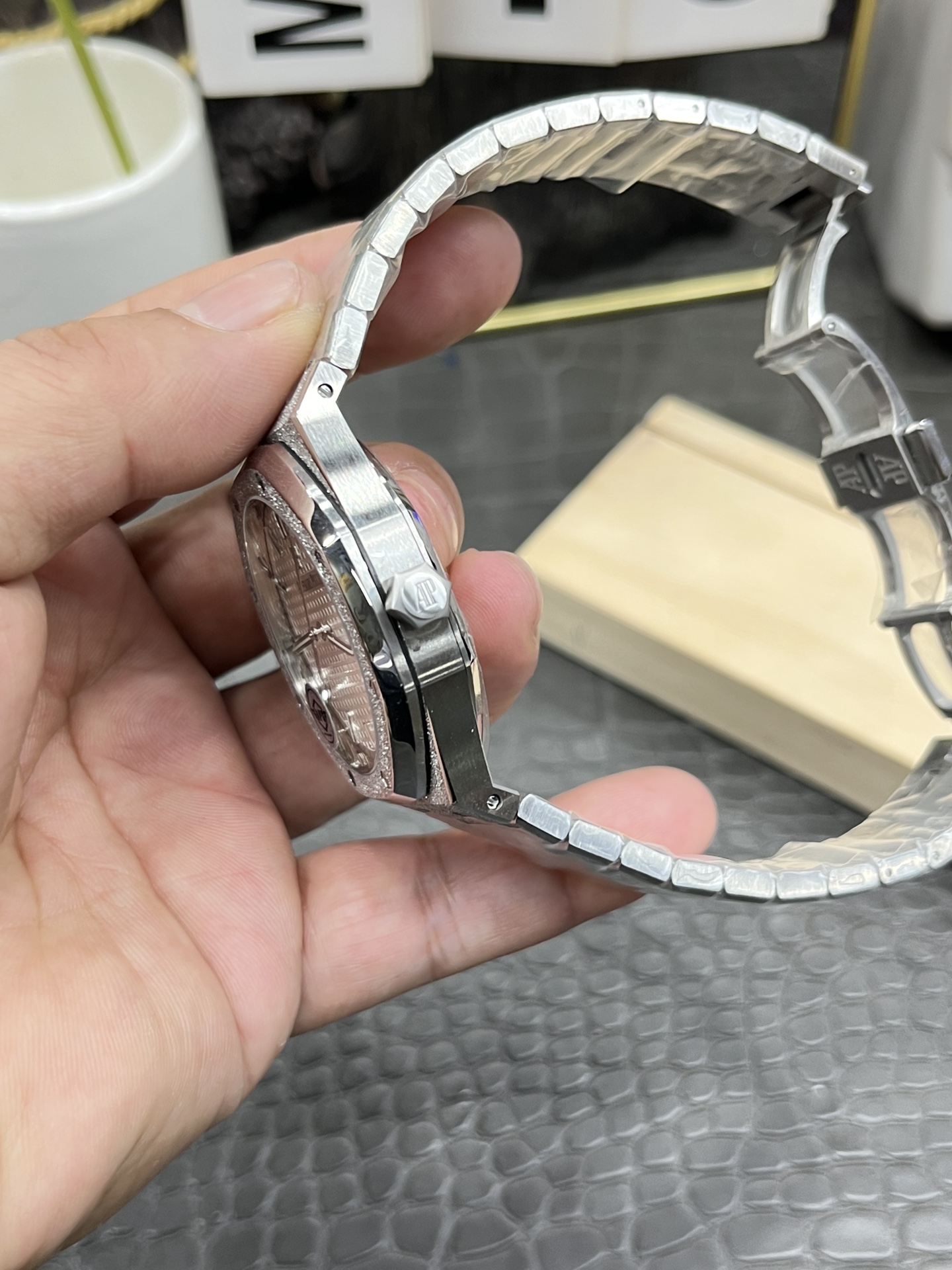 APS Royal Oak 15500 detail 6