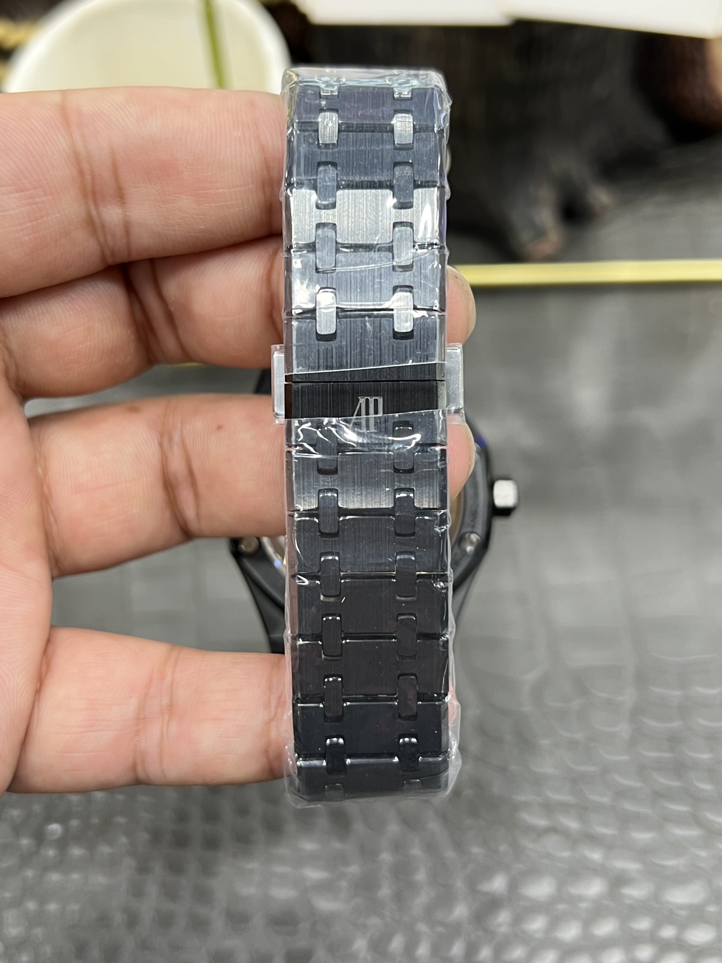 APS Royal Oak 15500 detail 7