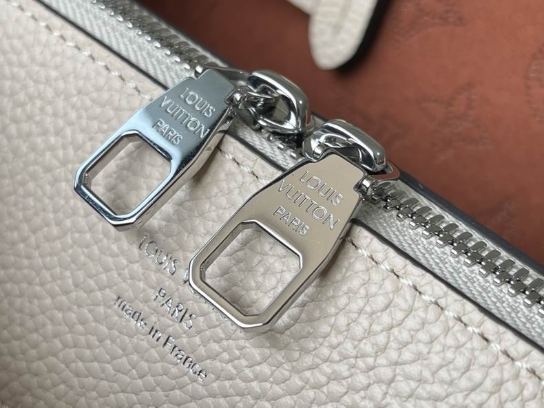 L X V Handbag 23x13x32cm(Multiple colors) detail 14