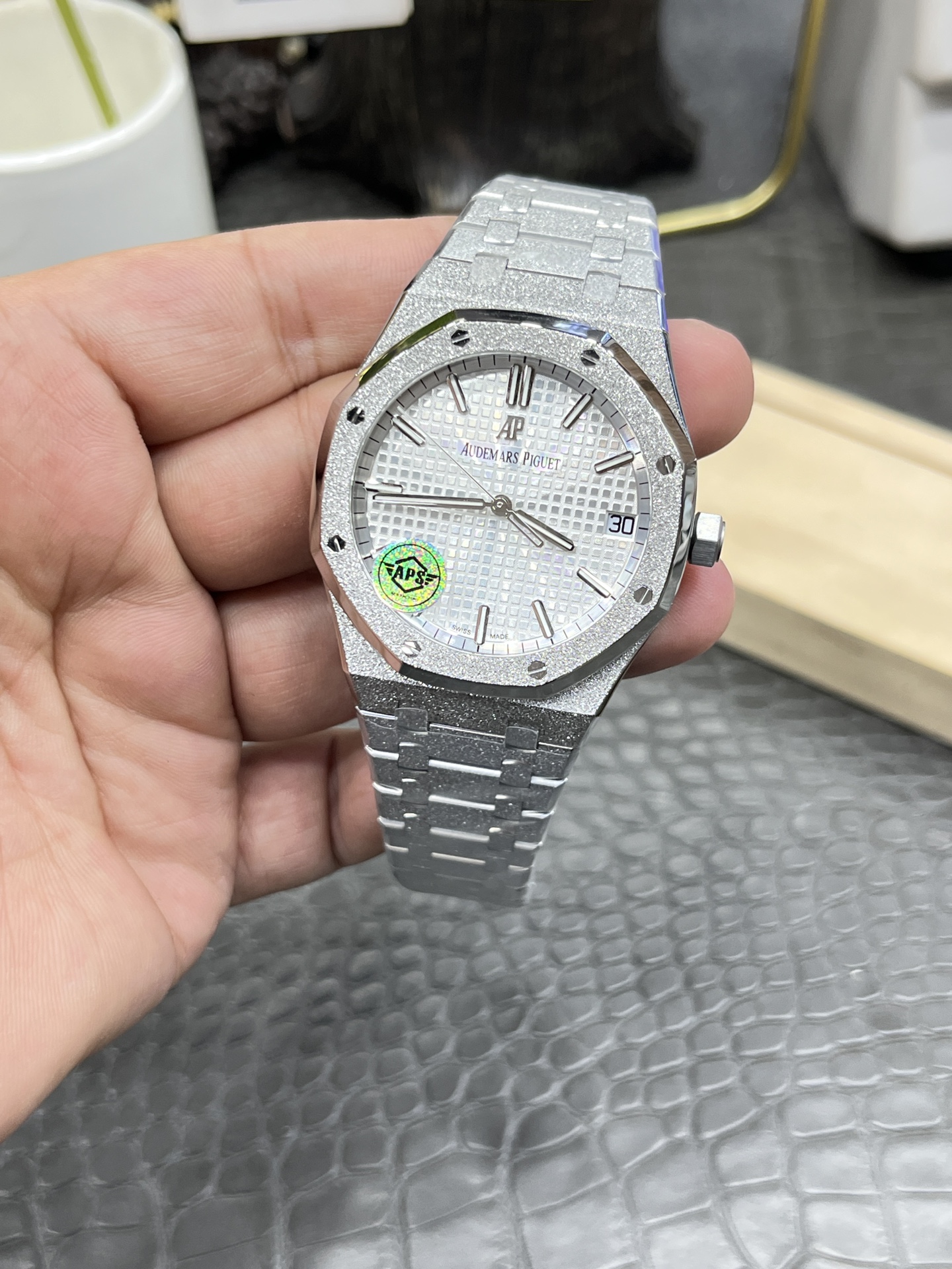 APS Royal Oak 15500 detail 2