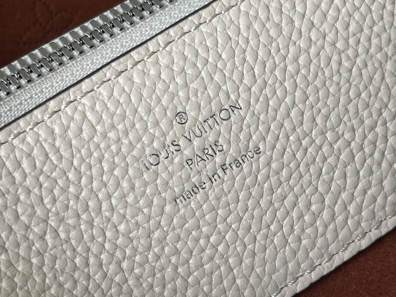 L X V Handbag 23x13x32cm(Multiple colors) detail 16