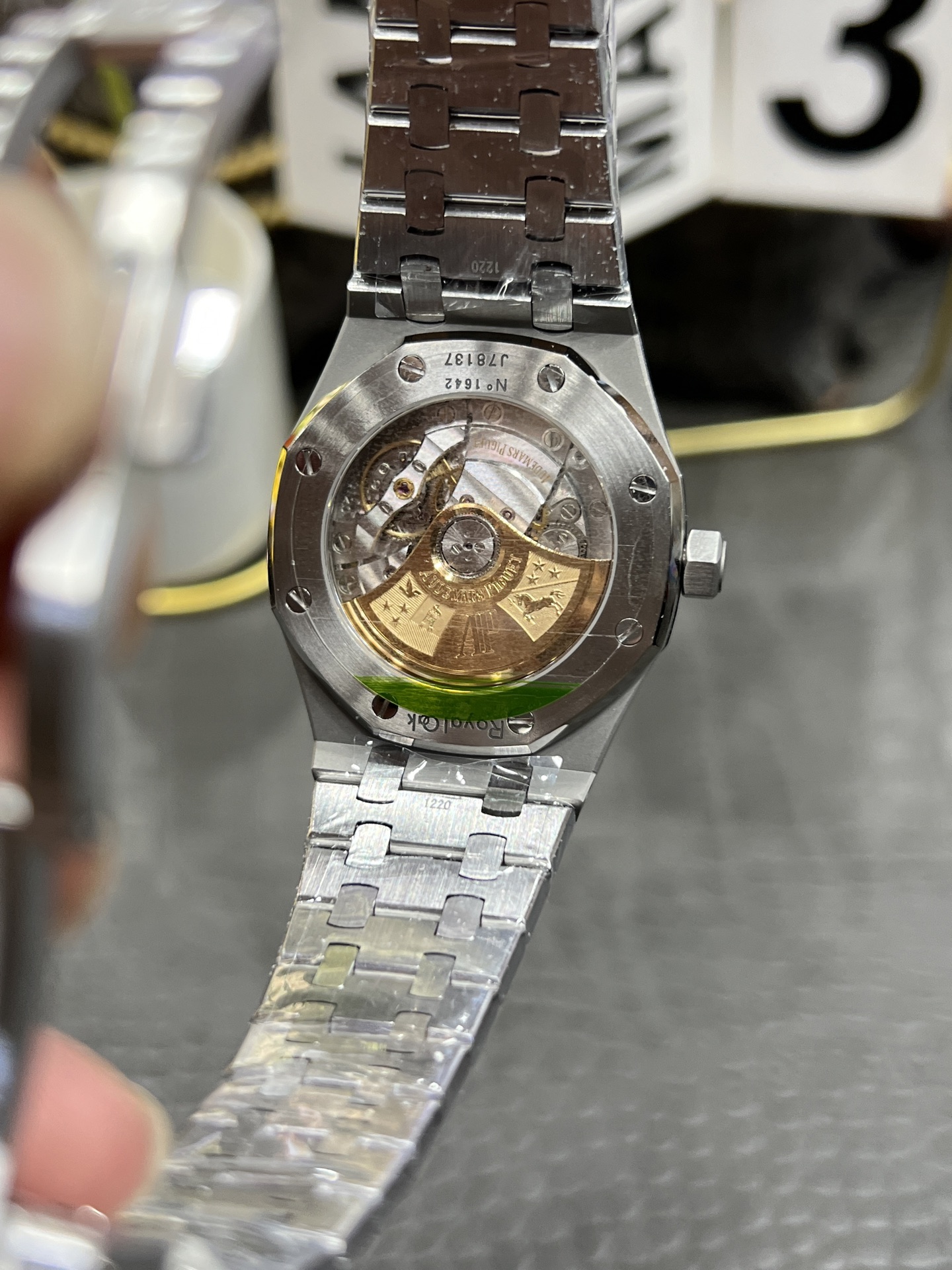 APS Royal Oak 15451 size 37mm detail 5