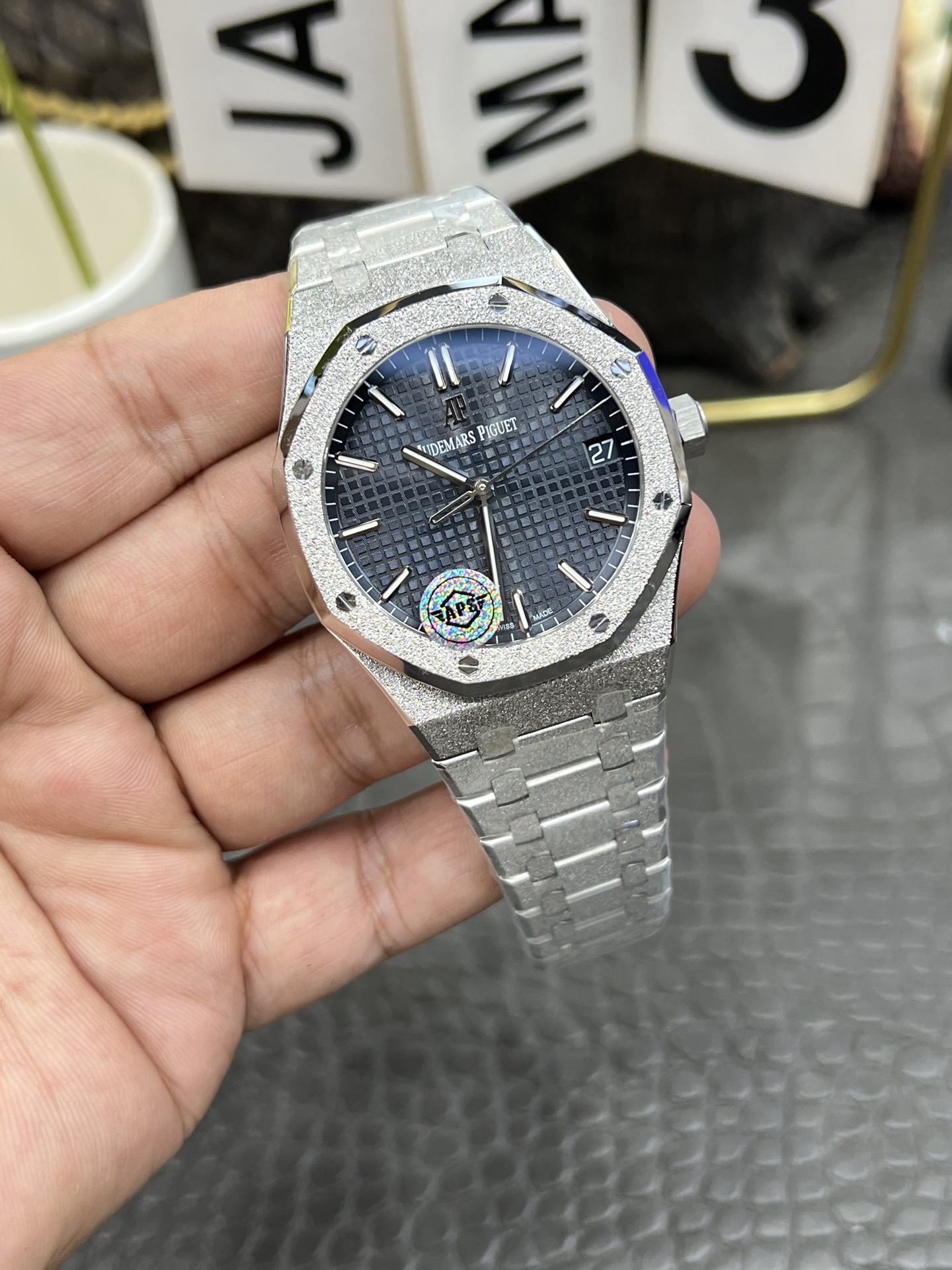 APS Royal Oak 15500 detail 2