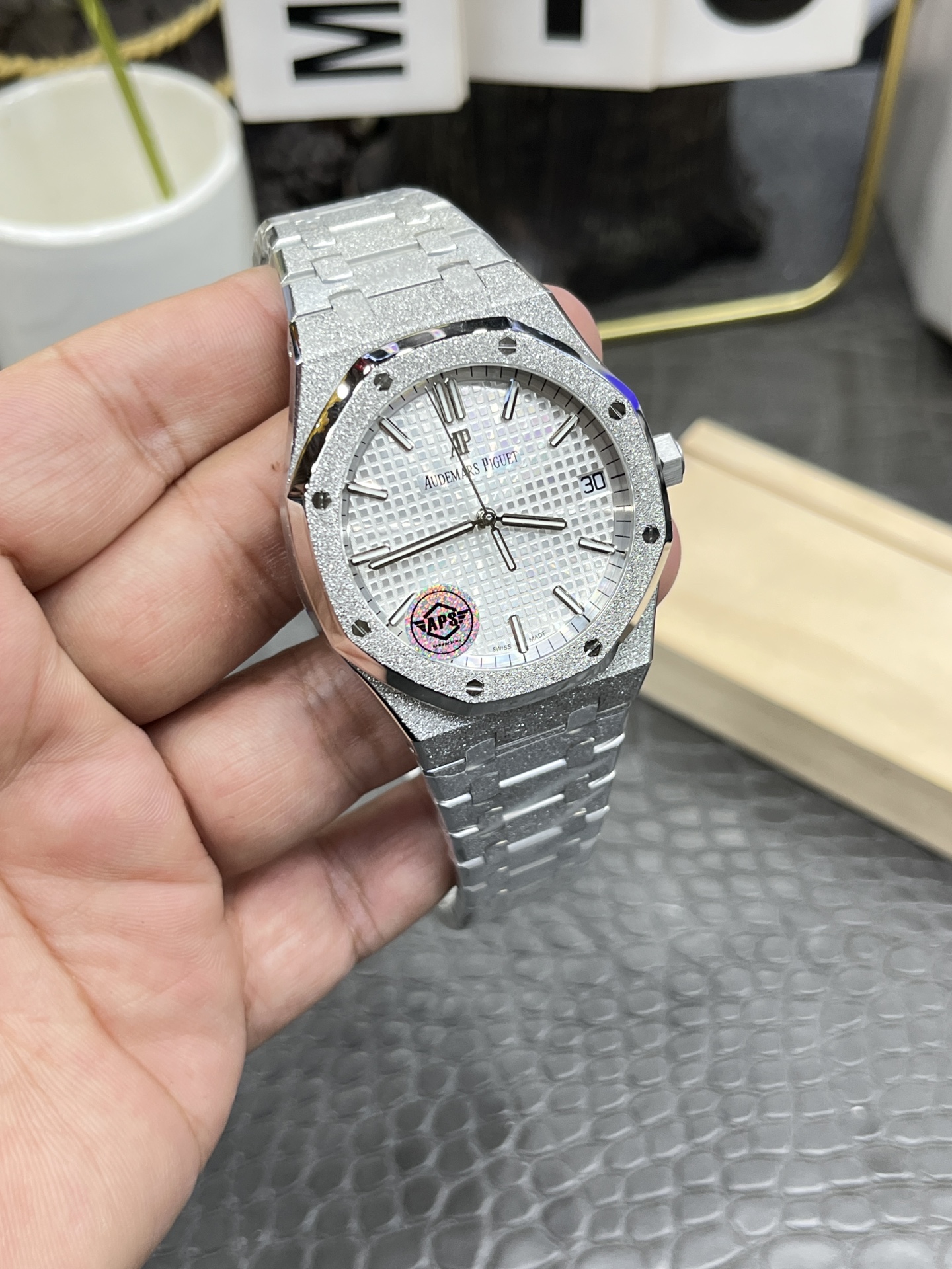 APS Royal Oak 15500 detail 5