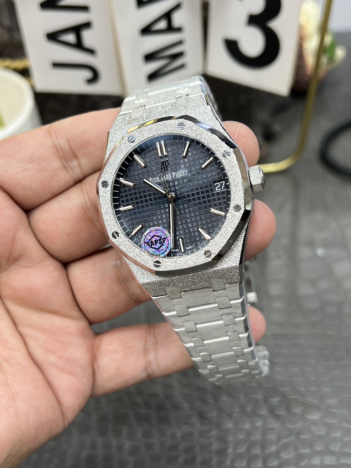 APS Royal Oak 15500 detail 5
