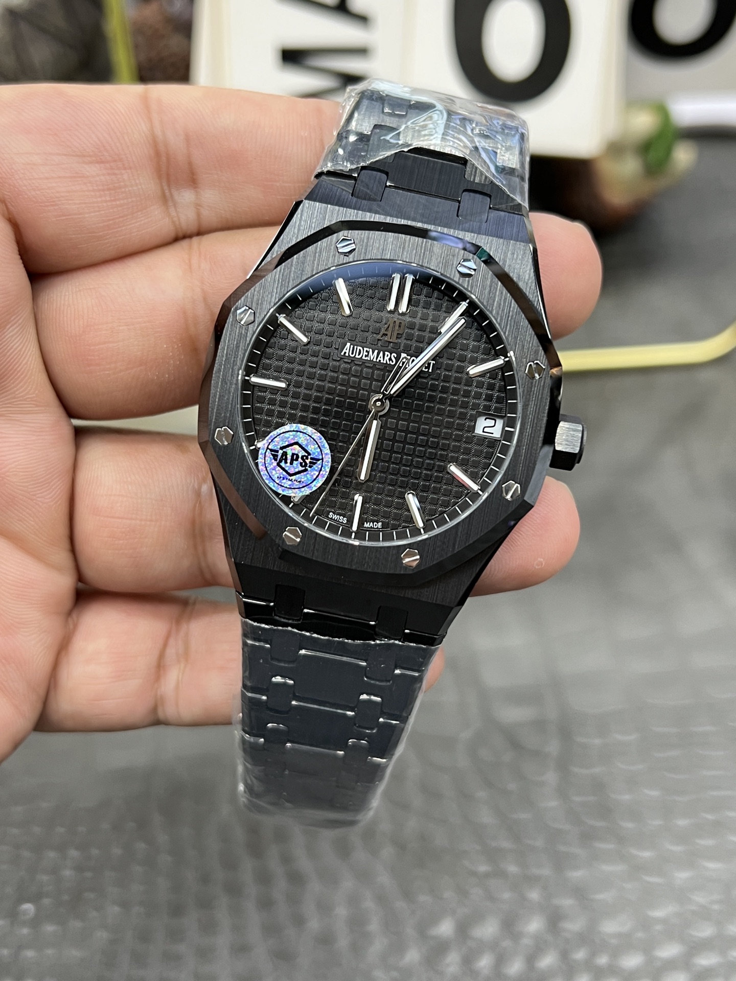 APS Royal Oak 15500 detail 3