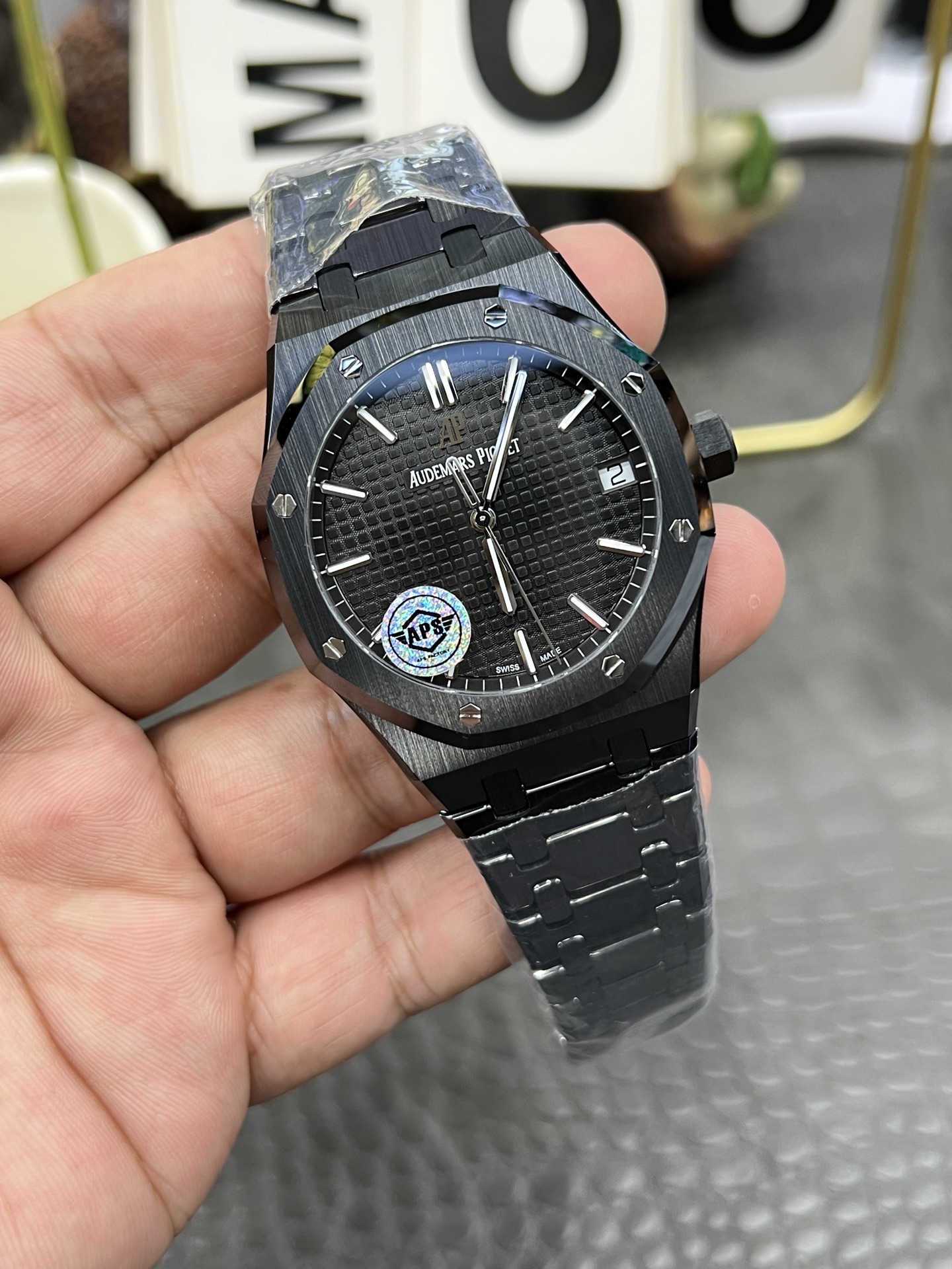 APS Royal Oak 15500 detail 2
