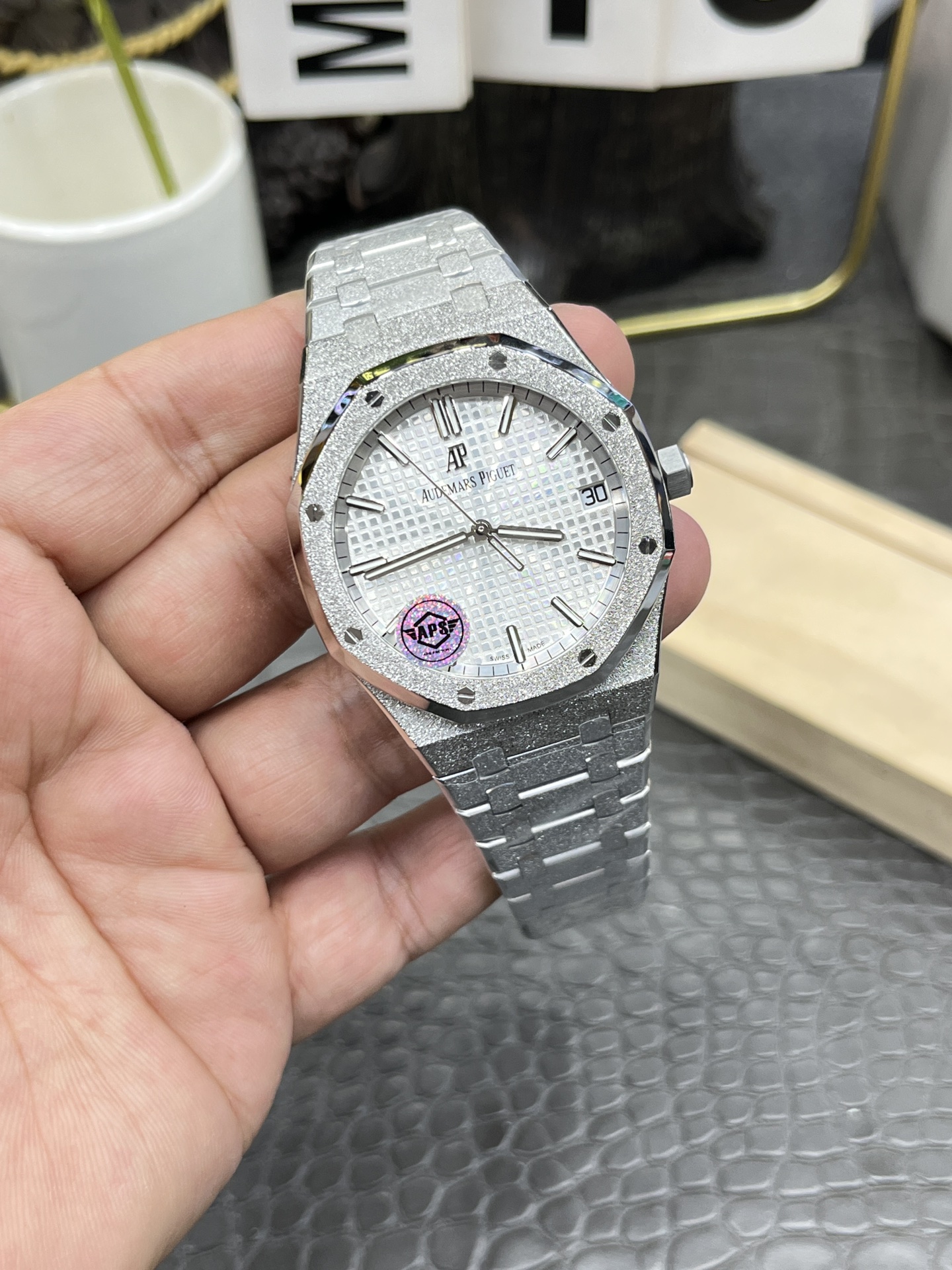 APS Royal Oak 15500 detail 3