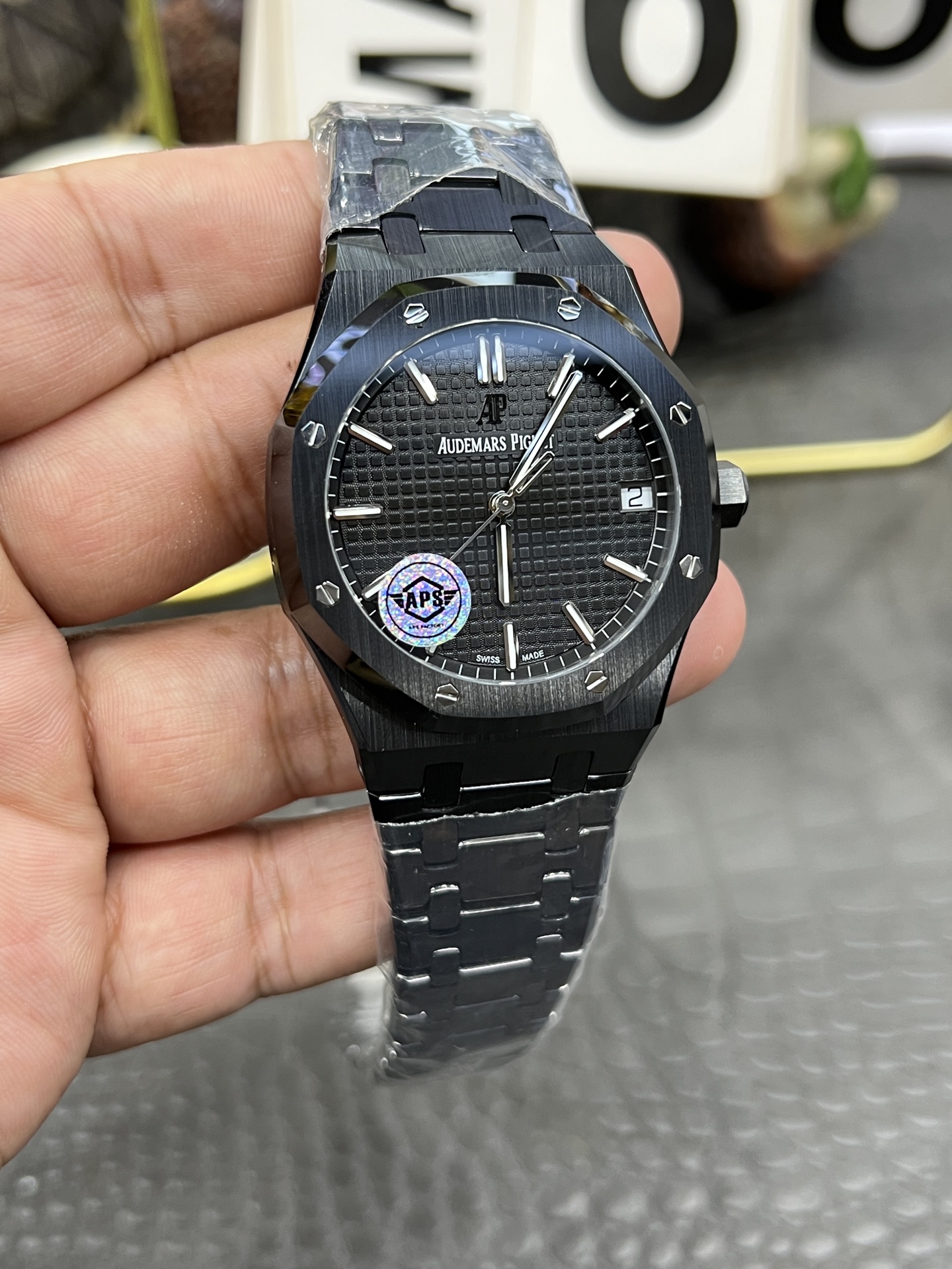 APS Royal Oak 15500 detail 4