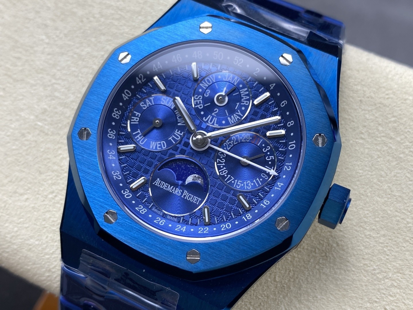 APS Watch detail 8